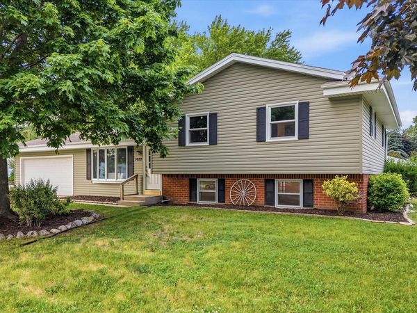 1620 1st AVENUE, Grafton, WI 53024