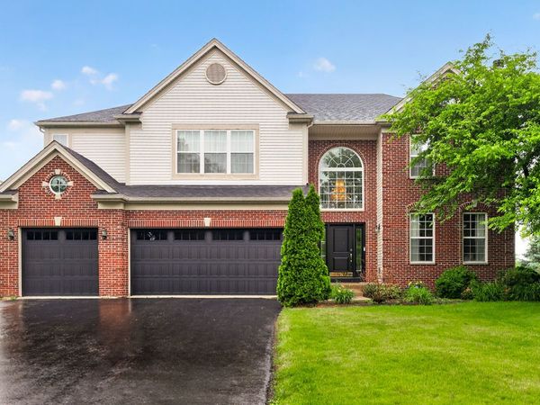 2560 Mc Duffee Circle , North Aurora, IL 60542