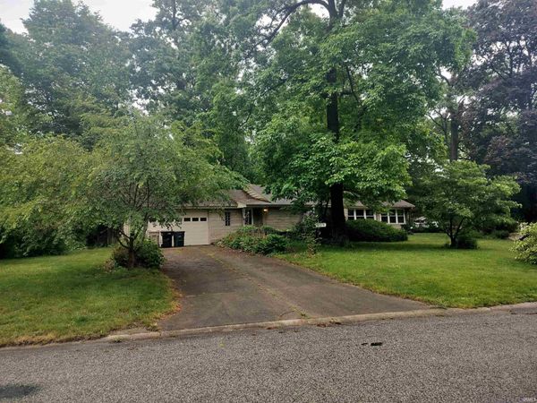 906 White Oak Drive, South Bend, IN 46617
