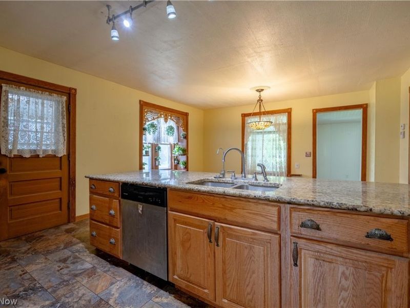 3372 McClintocksburg Road, Diamond, OH 44412 Photo 10