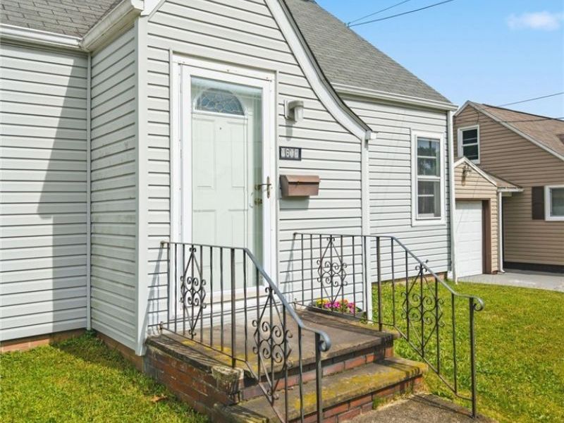 1612 Cherry Avenue NE, Canton, OH 44714 Photo 4
