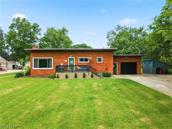 2221 Schneider Street NW, North Canton, OH 44720