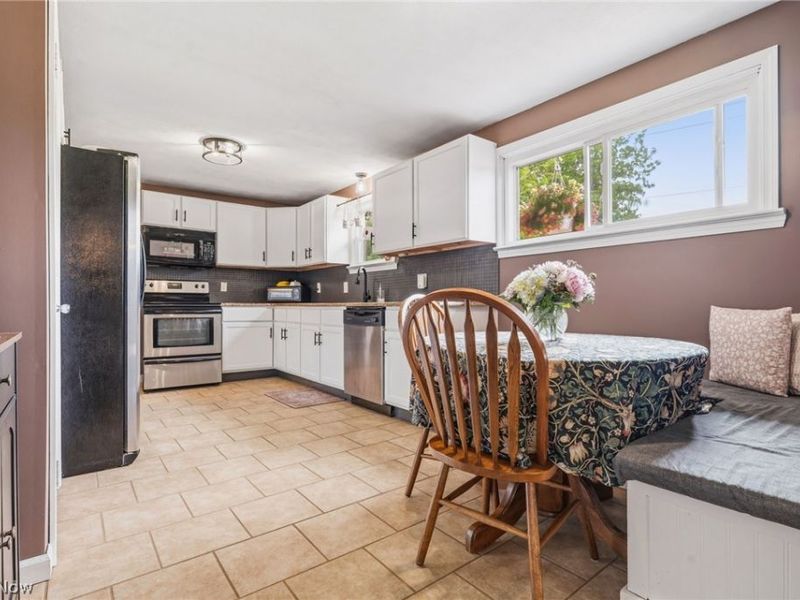 2221 NW Schneider Street NW, North Canton, OH 44720 Photo 10