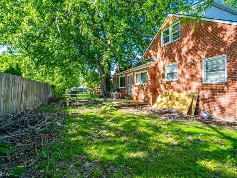 241 E 242nd Street , Euclid, OH 44123 Photo 2