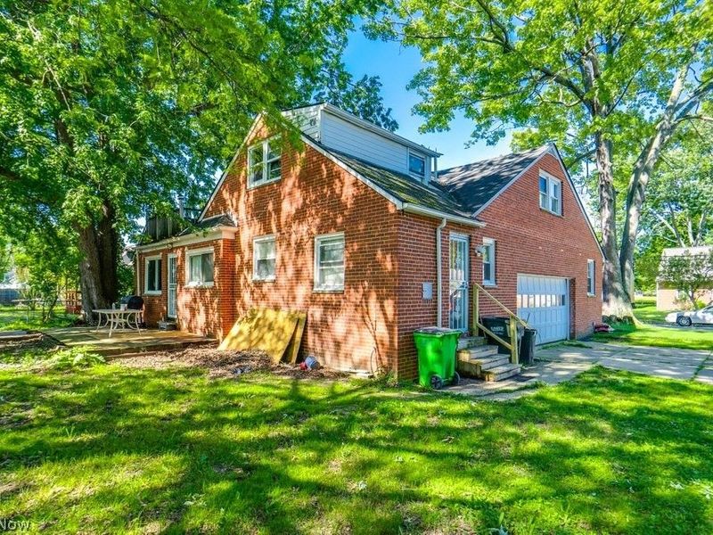 241 E 242nd Street , Euclid, OH 44123 Photo 3