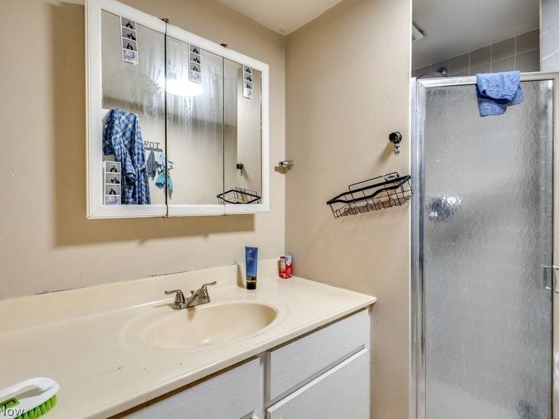 241 E 242nd Street , Euclid, OH 44123 Photo 33