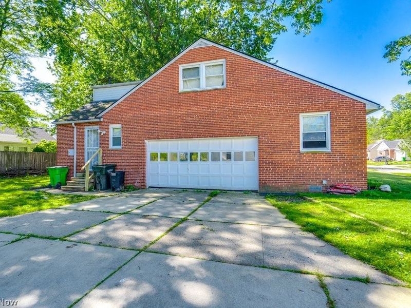 241 E 242nd Street , Euclid, OH 44123 Photo 4