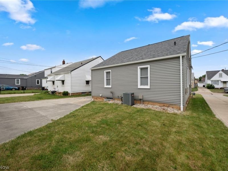 8327 Renwood Drive , Parma, OH 44129 Photo 26