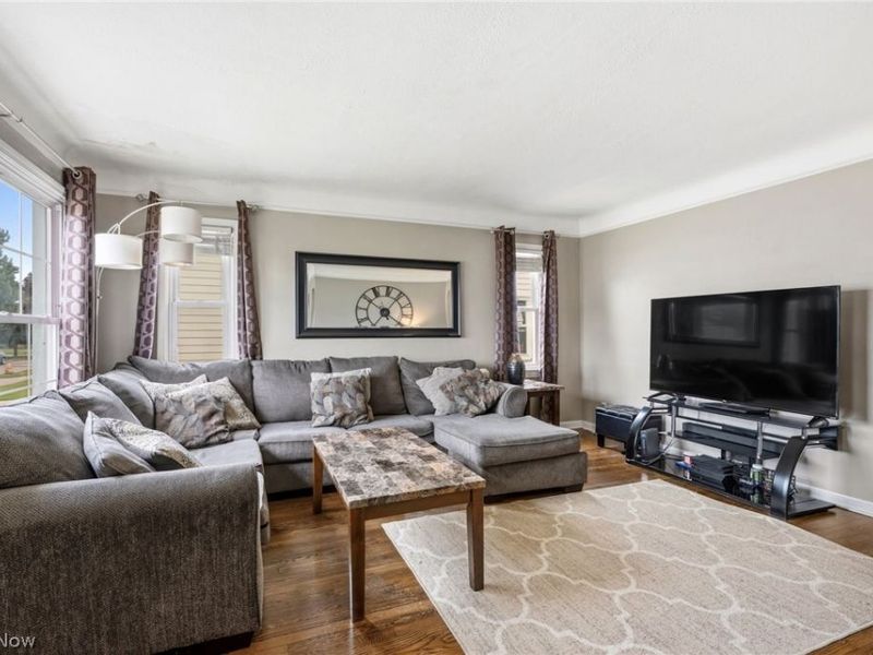 8327 Renwood Drive , Parma, OH 44129 Photo 3