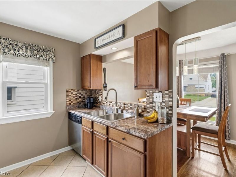 8327 Renwood Drive , Parma, OH 44129 Photo 7