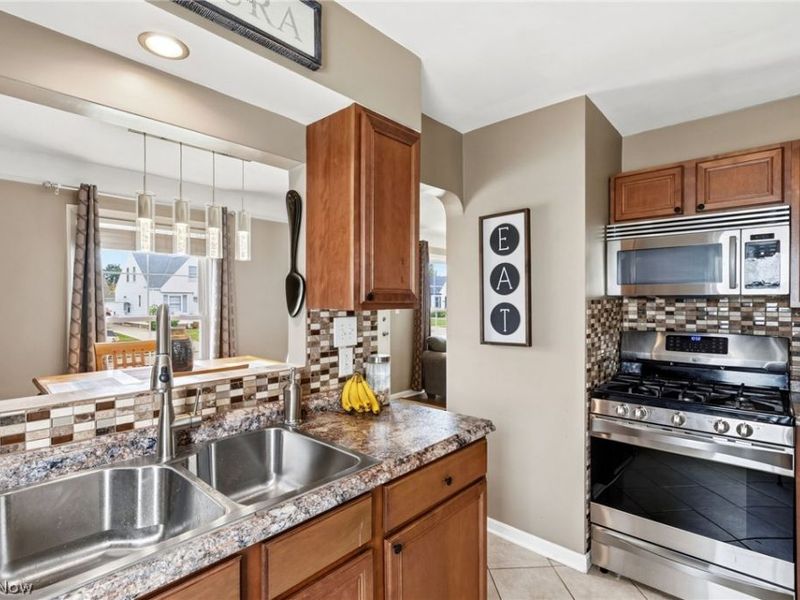 8327 Renwood Drive , Parma, OH 44129 Photo 8
