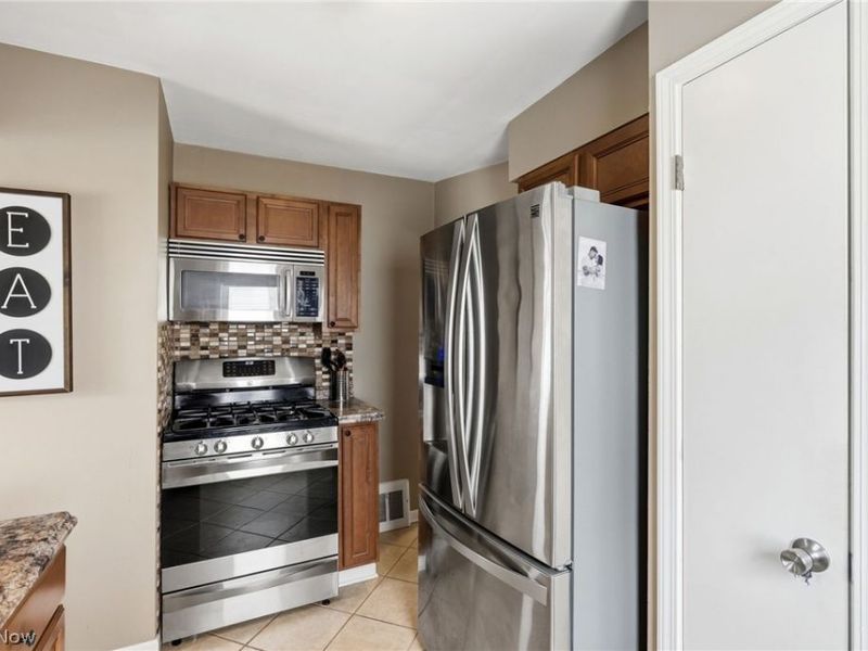 8327 Renwood Drive , Parma, OH 44129 Photo 9