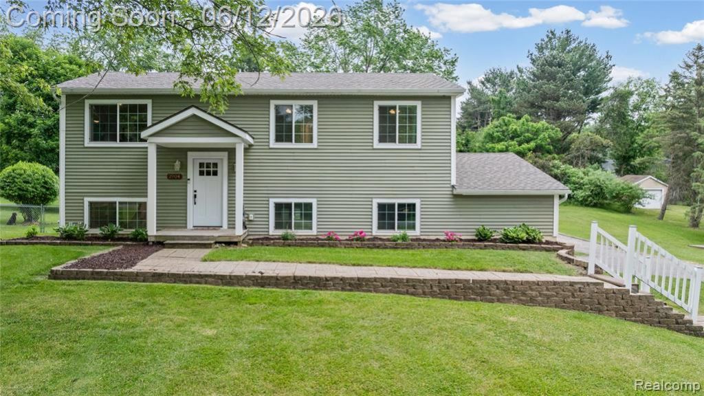 2904 Sun Terrace Drive, Hartland Township, MI 48353 Main Photo