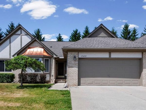 15437 Pebble Pointe Drive , Clinton Twp, MI 48038
