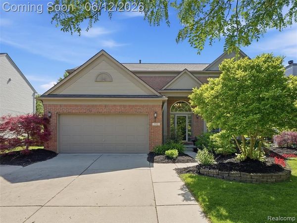 732 Westhills Drive, South Lyon, MI 48178