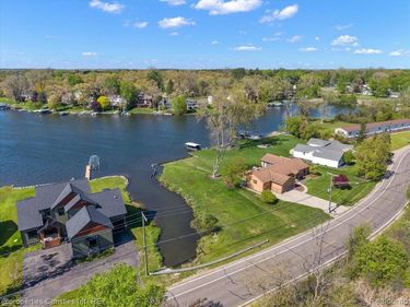 188 Wolverine Drive , Wolverine Lake Vlg, MI 48390