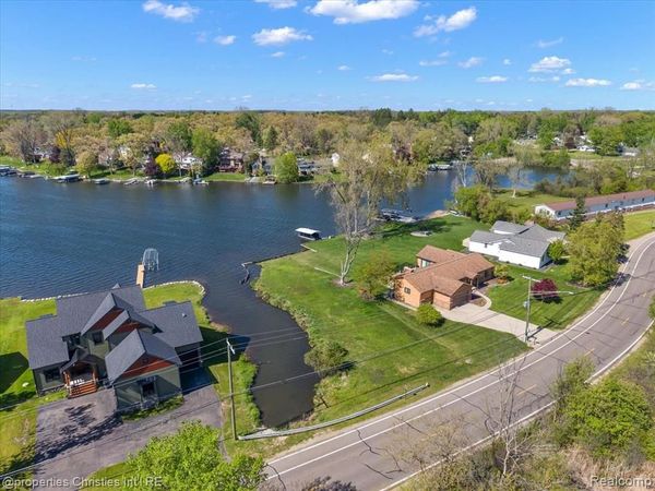 188 Wolverine Drive , Wolverine Lake Vlg, MI 48390