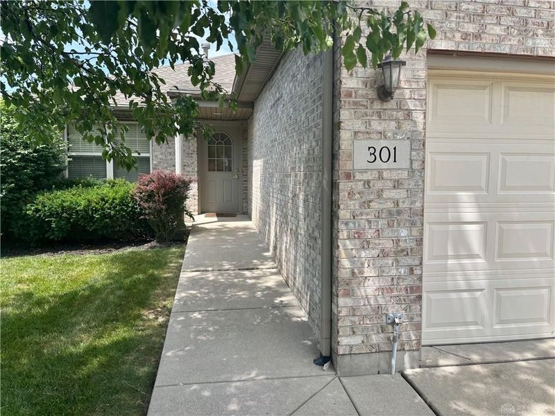 301 Kristina Lynn Place, Englewood, OH 45322 Photo 1