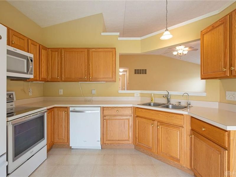 2502 Hillsdale Drive, Beavercreek Township, OH 45431 Photo 9