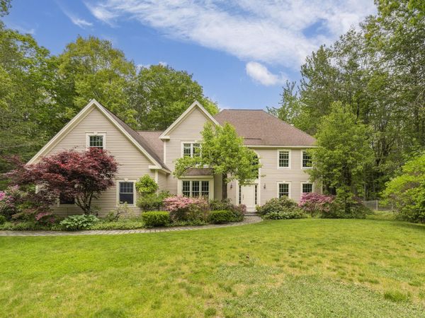 14 Summit Terrace, Falmouth, ME 04105