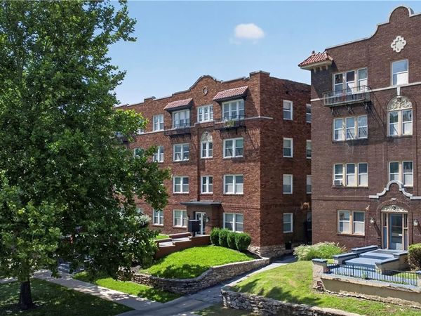 212 Emanual Cleaver Boulevard, Kansas City, MO 64112