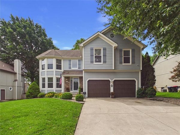217 SE Sumpter Drive, Lee's Summit, MO 64063