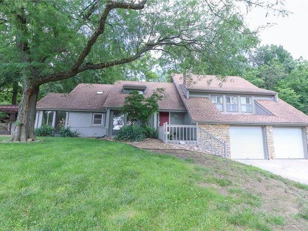 16015 Meadow Lane, Stilwell, KS 66085