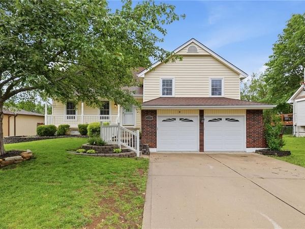 1209 SW Trail Ridge Drive, Blue Springs, MO 64015