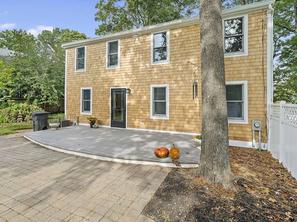 8 Winthrop Ave, Duxbury, MA 02332