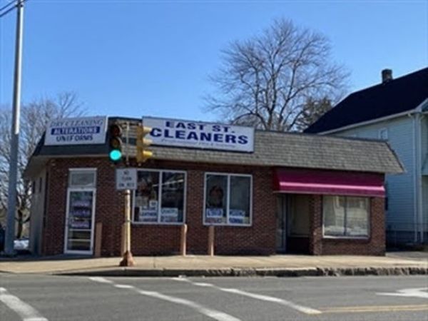 423 East St, Chicopee, MA 01020