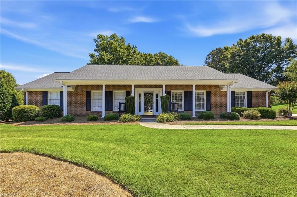 1075 Foothills Drive, Kernersville, NC 27284 Main Photo