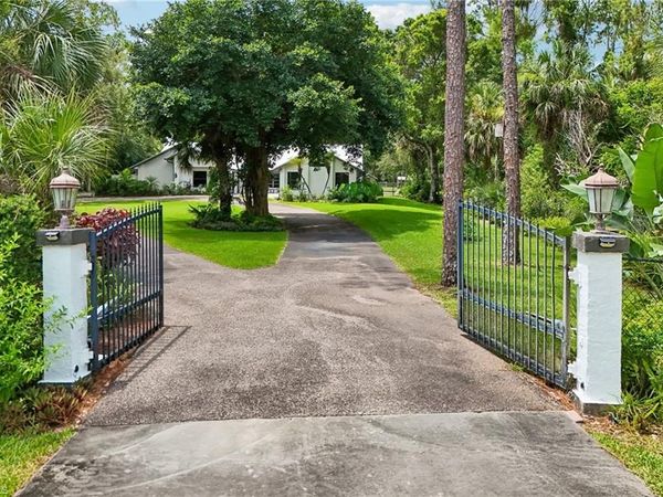4980 Tamarind Ridge DR, NAPLES, FL 34119