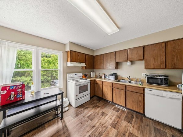 815 E Mckinley Avenue, Des Moines, IA 50315