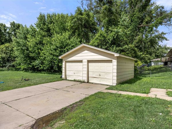 707 & 715 E Mckinley Avenue , Des Moines, IA 50315