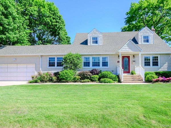 1401 Herzel Boulevard , West Babylon, NY 11704