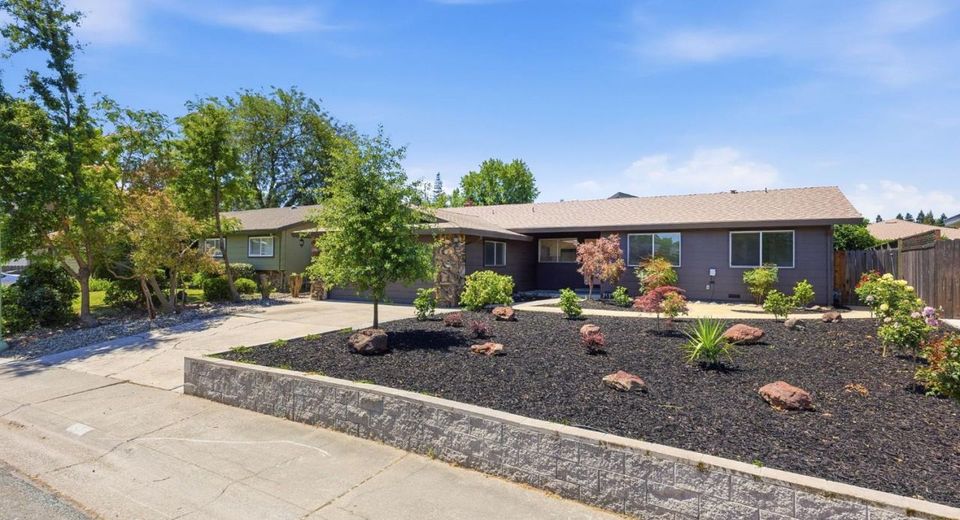 7436 Golden Oak Way, Sacramento, CA 95831 Photo