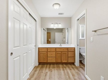 7436 Golden Oak Way, Sacramento, CA 95831 Photo