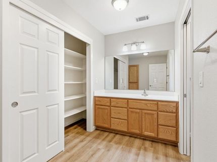 7436 Golden Oak Way, Sacramento, CA 95831 Photo
