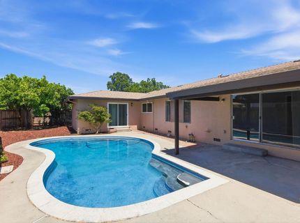 7436 Golden Oak Way, Sacramento, CA 95831 Photo