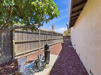 7436 Golden Oak Way, Sacramento, CA 95831 Photo