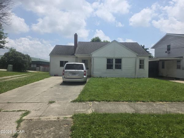 307 W Silver Street, Wapakoneta, OH 45895
