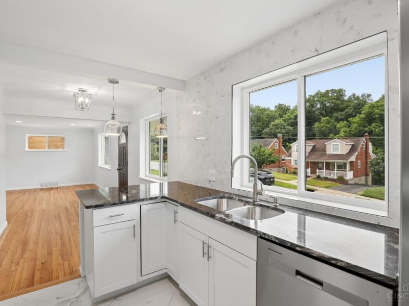 4136 Pleasure Drive, Cincinnati, OH 45205 Photo 6
