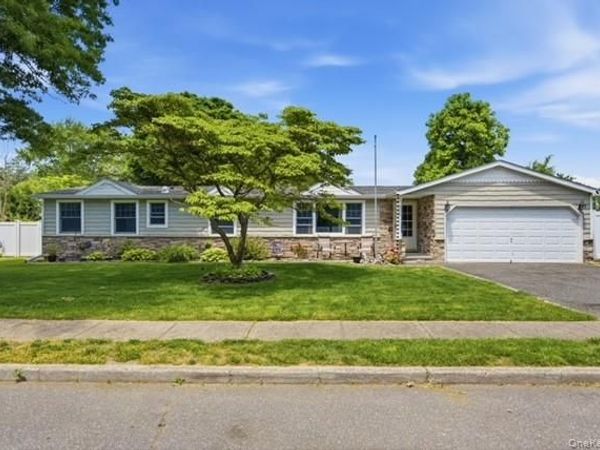 322 Columbia Street , Holbrook, NY 11741