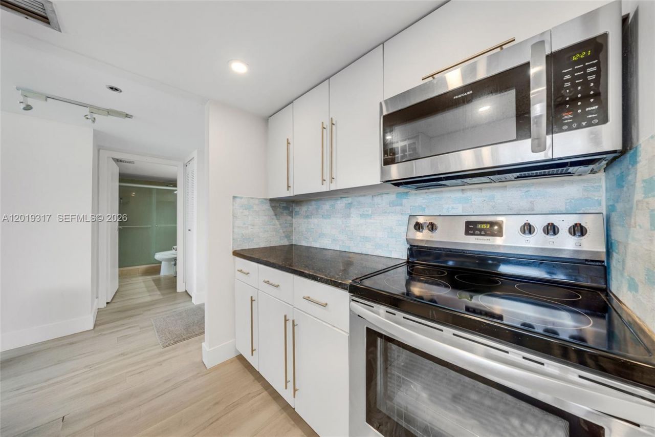 7601 E Treasure Dr , Unit 923, North Bay Village, FL 33141 Photo