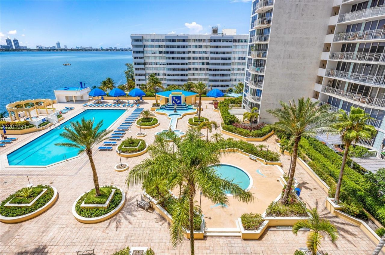7601 E Treasure Dr , Unit 923, North Bay Village, FL 33141 Photo
