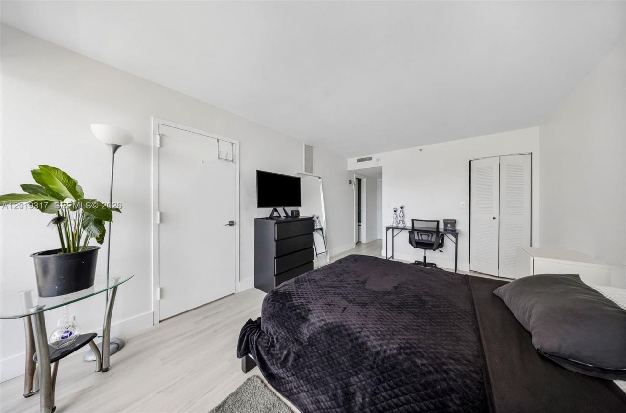 7601 E Treasure Dr , Unit 923, North Bay Village, FL 33141 Photo