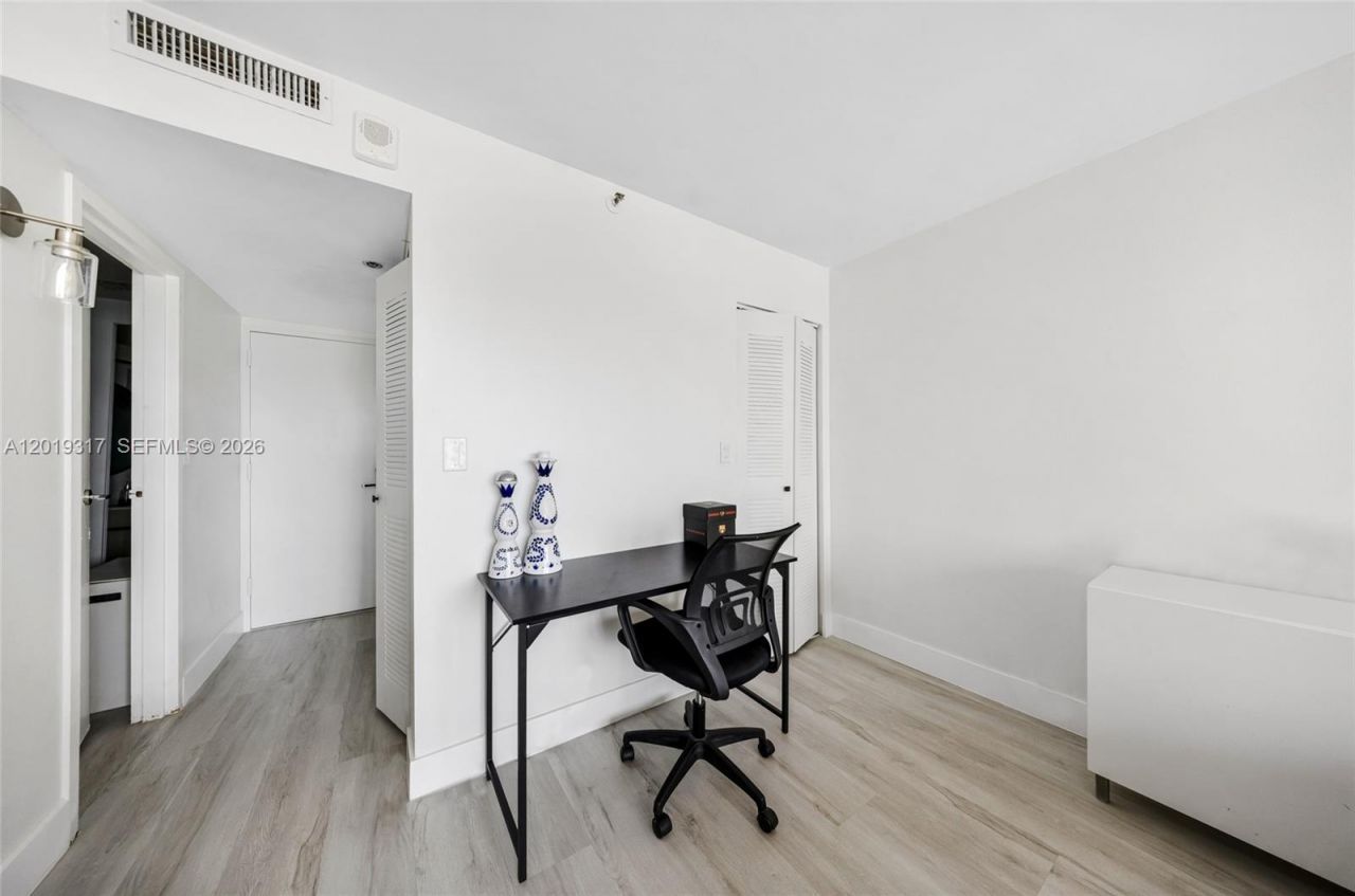 7601 E Treasure Dr , Unit 923, North Bay Village, FL 33141 Photo