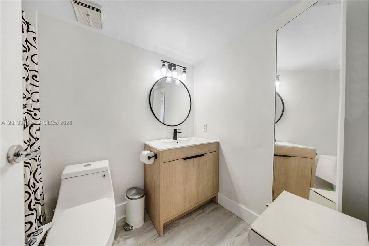 7601 E Treasure Dr , Unit 923, North Bay Village, FL 33141 Photo