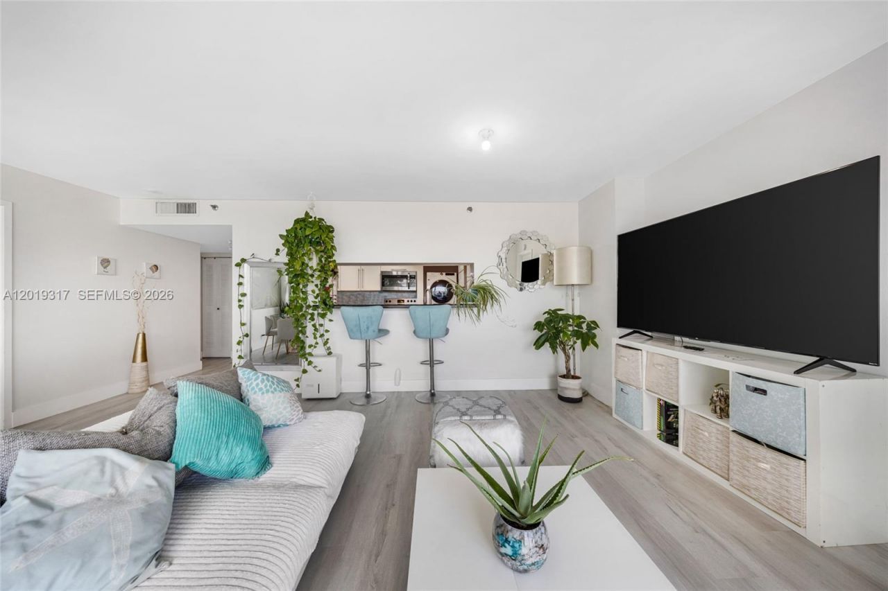 7601 E Treasure Dr , Unit 923, North Bay Village, FL 33141 Photo