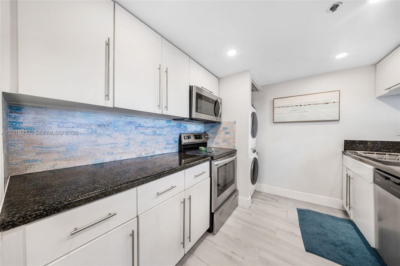 7601 E Treasure Dr , Unit 923, North Bay Village, FL 33141 Photo